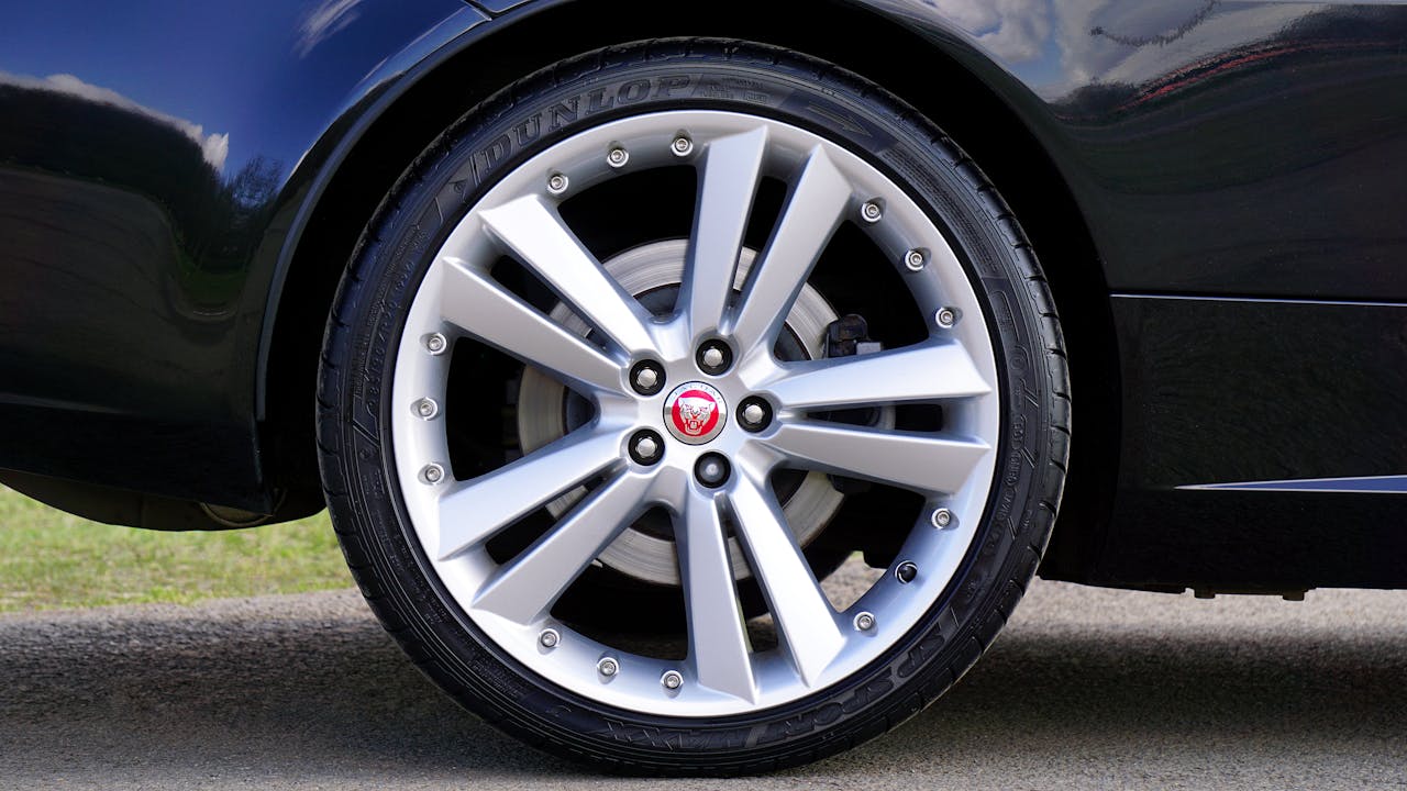 Jaguar Tire Rim with Logo